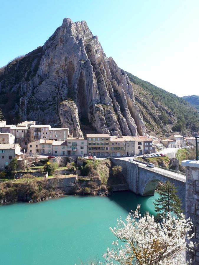 Les Mirabelles Chambres D'Hotes Sisteron Bagian luar foto